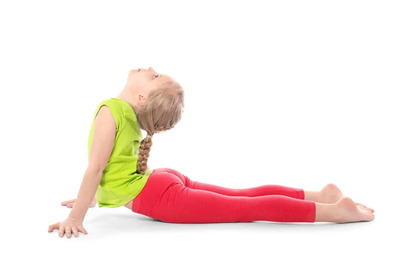 Gadis Kecil Berlatih Yoga Latar Belakang Putih — Stok Foto
