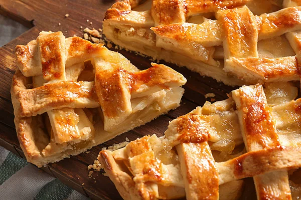 Lekkere Zelfgemaakte Appeltaart Houten Bord — Stockfoto