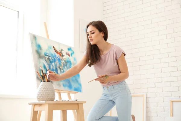Pintura Artista Femenina Taller — Foto de Stock