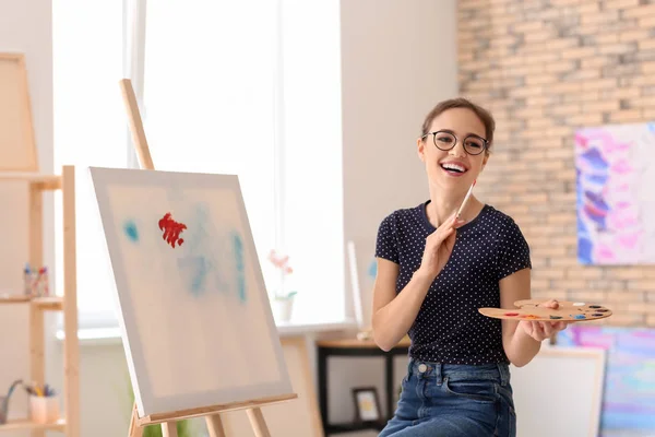 Ritratto Artista Femminile Laboratorio — Foto Stock