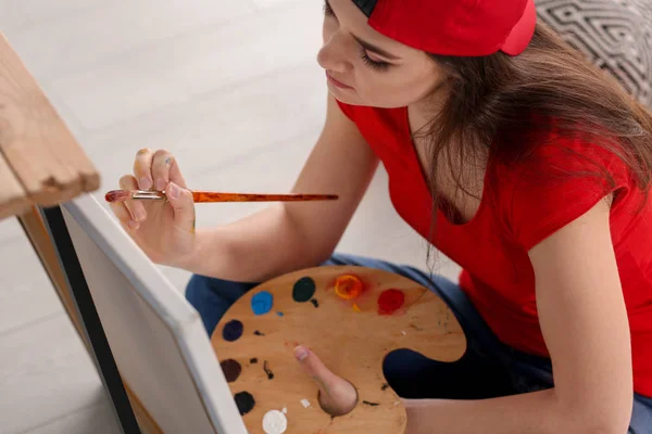 Female Artist Painting Picture Workshop — Stock Photo, Image