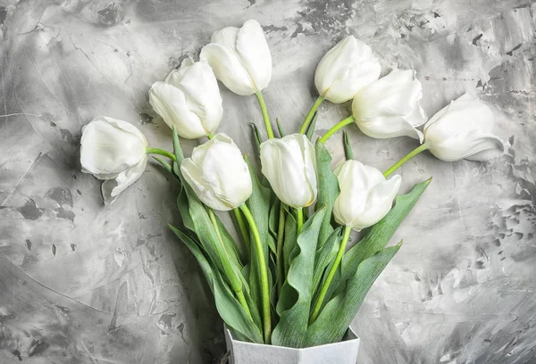Piękne Tulipany Szarym Tle — Zdjęcie stockowe