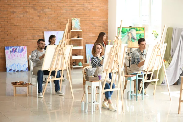 Grupo Personas Durante Las Clases Escuela Pintores —  Fotos de Stock