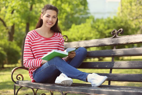 Beautiful Young Woman Resting Park Book — Stock Photo, Image