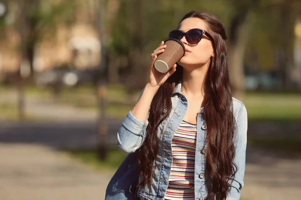 Beautiful Young Woman Drinking Coffee While Walking Park — Stock Photo, Image
