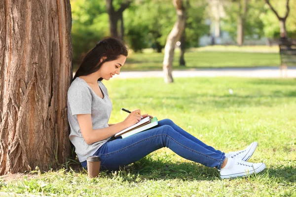 Beautiful Young Woman Notebook Resting Park — Stock Photo, Image
