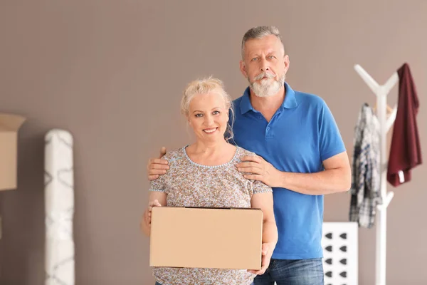 Mature Couple Moving Box New Home — Stock Photo, Image