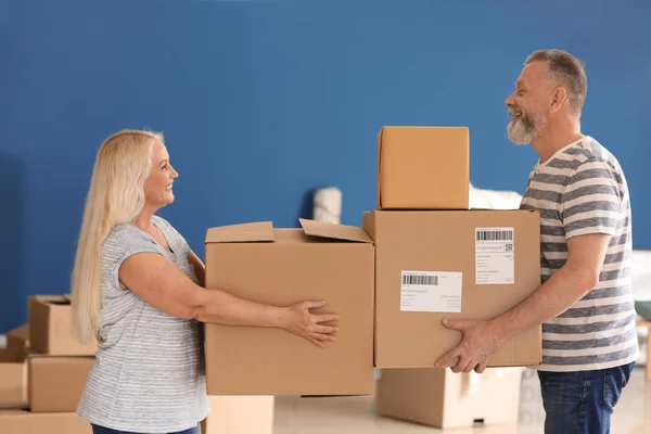Mature Couple Moving Boxes New Home — Stock Photo, Image