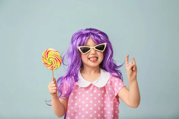 Cute Little Girl Purple Wig Lollipop Color Background — Stock Photo, Image