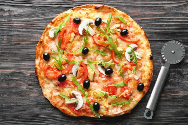 Savoureuse Pizza Italienne Couteau Sur Fond Bois — Photo