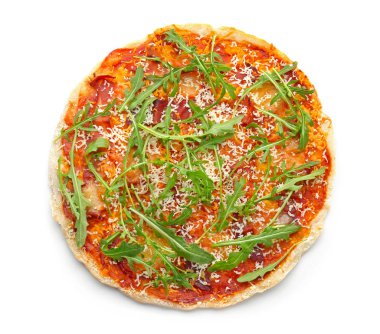 Beyaz arka planda lezzetli pizza.