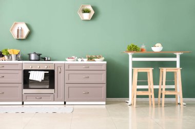 Modern mutfağın içi.