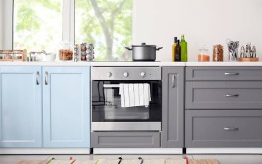 İç mutfak elektrikli fırın ile modern mobilya