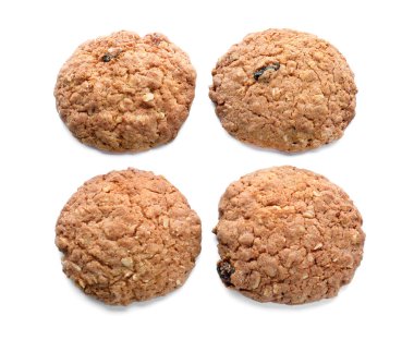 Beyaz zemin üzerine lezzetli yulaf ezmeli kurabiye