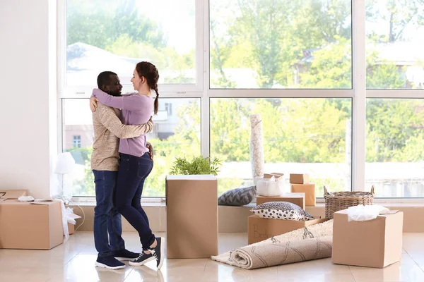 Interracial Couple Boxes Indoors Moving New House — Stock Photo, Image