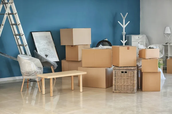 Cajas Cartón Artículos Interior Suelo Habitación Mudanza Concepto Casa — Foto de Stock