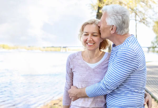 Mature Couple Resting Park Spring Day — Stock Photo, Image