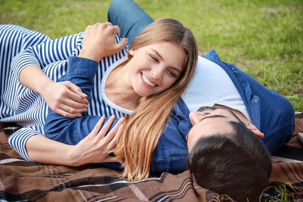 Happy Young Couple Lying Plaid Park — Stock Photo, Image