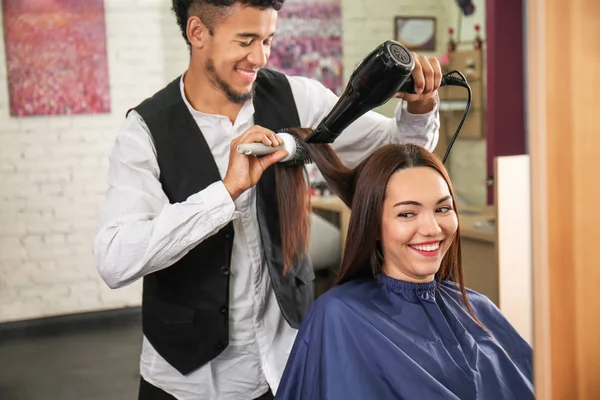 Professional Hairdresser Working Client Beauty Salon — Stock Photo, Image