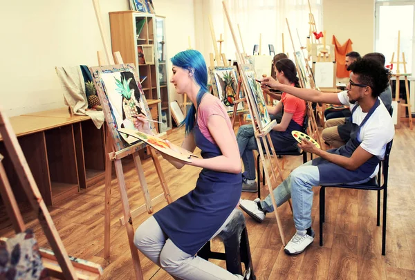 Estudiantes Arte Pintando Taller —  Fotos de Stock