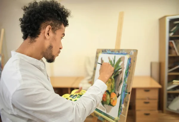 Artista Afroamericano Pintando Bodegones Taller —  Fotos de Stock