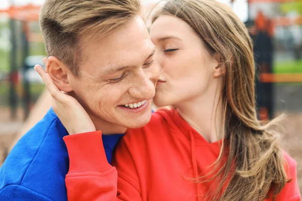 Feliz Joven Pareja Aire Libre — Foto de Stock