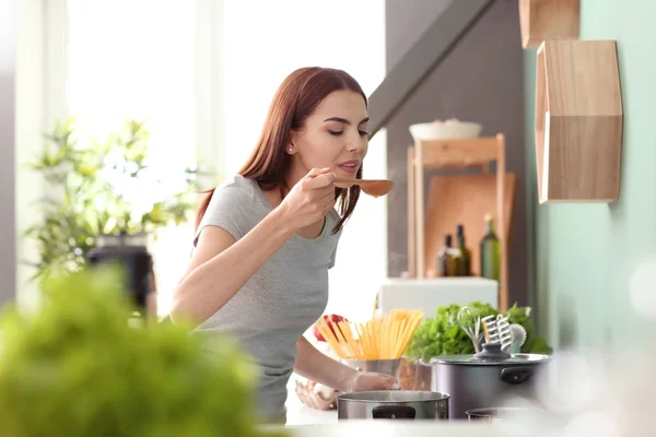 Young Woman Cooking Kitchen — Stock Photo, Image