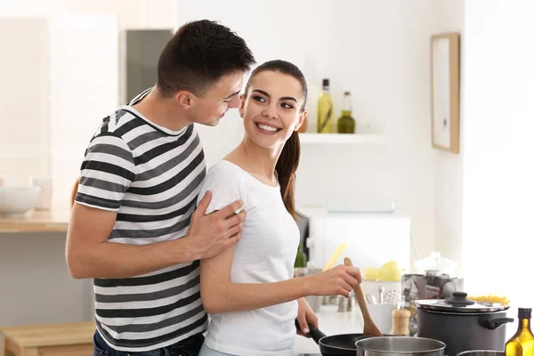 Young Couple Cooking Together Kitchen — Stock Photo, Image