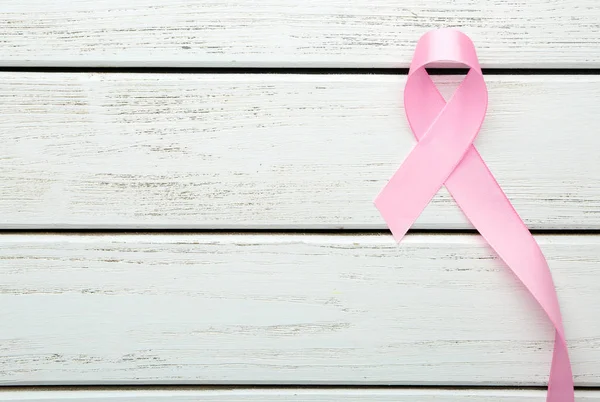 Cinta Rosa Sobre Fondo Madera Blanca Concepto Cáncer Mama — Foto de Stock