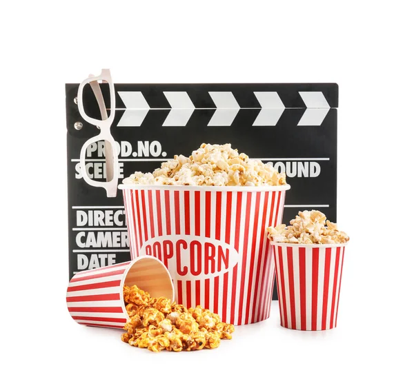 Cups Dengan Popcorn Lezat Kacamata Dan Clapperboard Pada Latar Belakang — Stok Foto