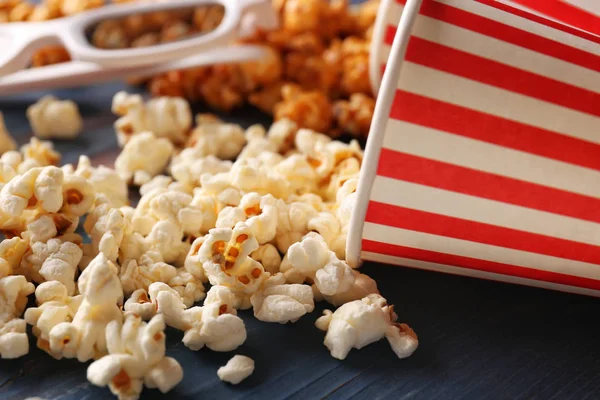 Overturned Cup Scattered Popcorn Table Closeup — Stock Photo, Image