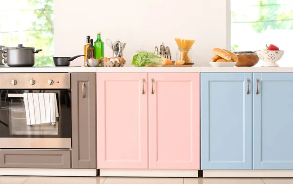 Keukenmeubels Met Electrische Oven Verse Producten Modern Interieur — Stockfoto