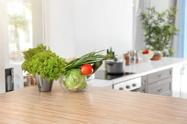 Sayuran Segar Meja Kayu Dapur — Stok Foto
