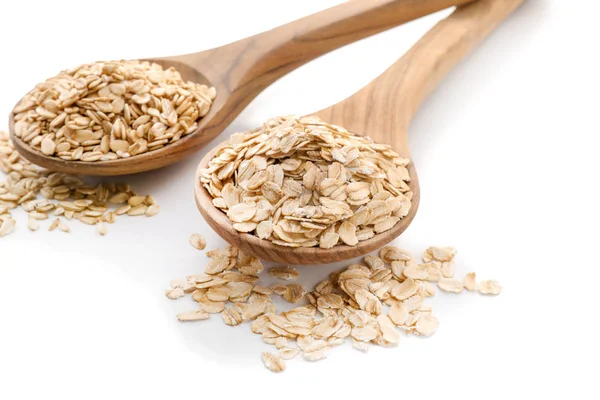 Cucharas Con Avena Cruda Sobre Fondo Blanco — Foto de Stock