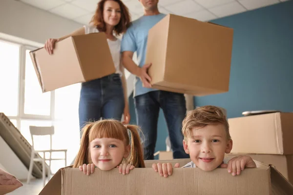 Happy Family Cardboard Boxes Indoors Moving New House — Stock Photo, Image