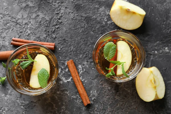 Tasty Drink Cinnamon Apple Slices Glasses Grey Textured Background — Stock Photo, Image