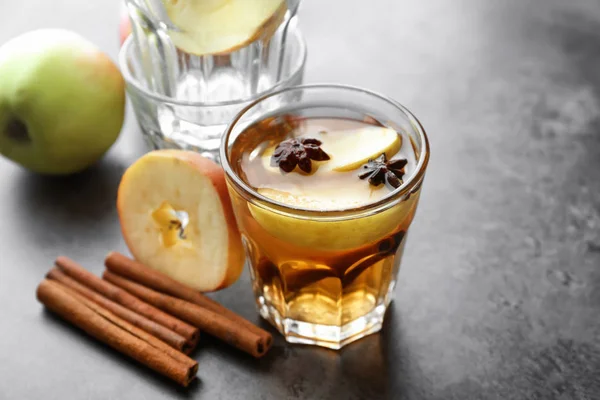 Tasty Drink Cinnamon Apple Slices Glass Grey Background — Stock Photo, Image