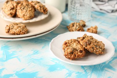 Lezzetli yulaf ezmeli kurabiye tablo ile plaka