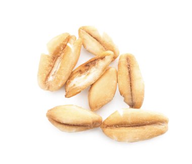 Beyaz arkaplanda çiğ yulaf ezmesi