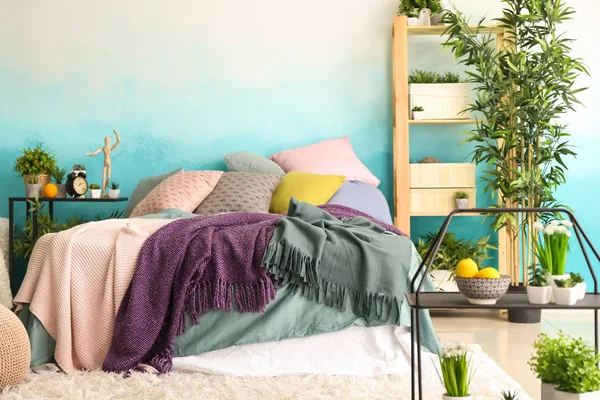 Groot Comfortabel Bed Stijlvolle Slaapkamer — Stockfoto