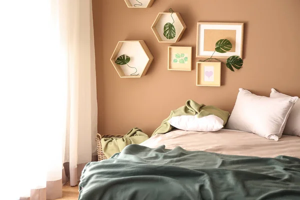 Groot Comfortabel Bed Stijlvolle Kamer — Stockfoto