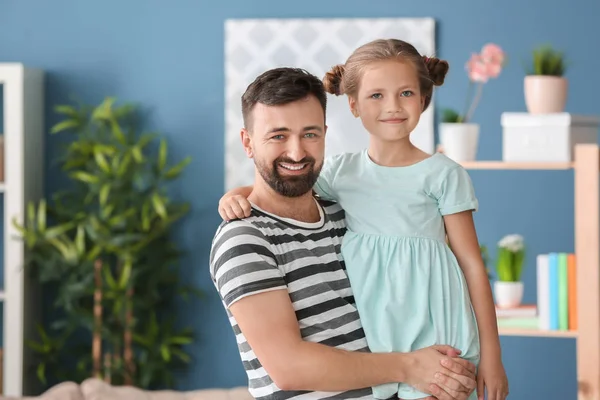 Portrait Smiling Father Daughter Home — Stock Photo, Image