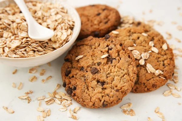 Bowl Oatmeal Delicious Cookies Light Background Closeup — Stock Photo, Image