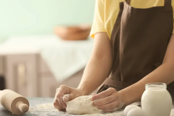 Woman Kneading Dough Kitchen Table — Stock Photo, Image