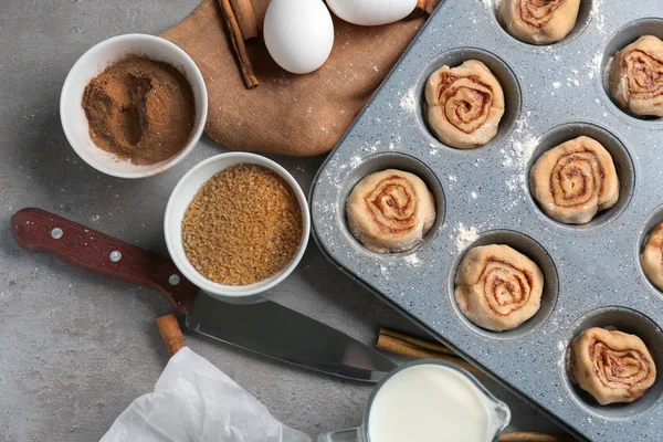 Muffin Tin Uncooked Cinnamon Rolls Ingredients Kitchen Table — Stock Photo, Image