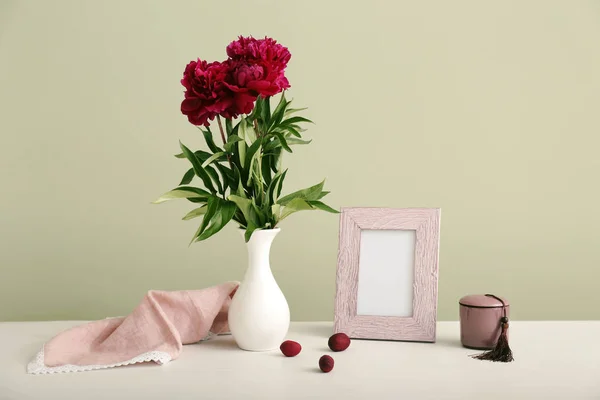 Composition Beautiful Flowers Table — Stock Photo, Image