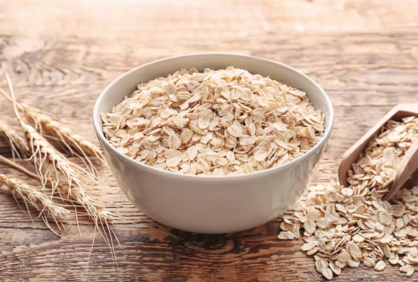 Cuenco Con Copos Avena Cruda Sobre Mesa Madera — Foto de Stock