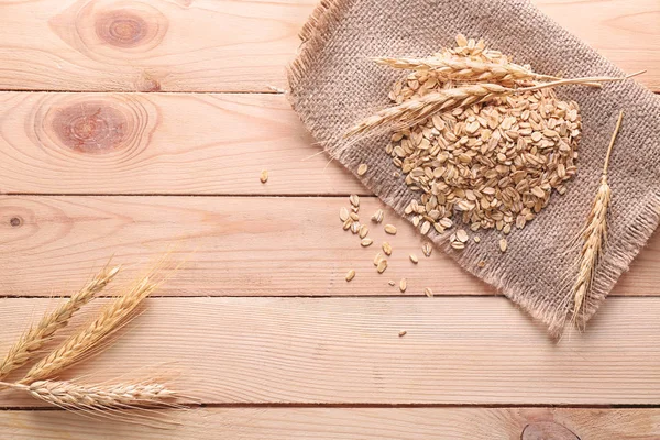 Heap Raw Oatmeal Spikelets Wooden Background — Stock Photo, Image