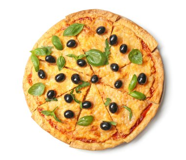 Zeytinli Pizza beyaz zemin üzerine dilimlenmiş Tasty