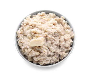 Beyaz arka plan üzerinde kase lezzetli yulaf ezmesi